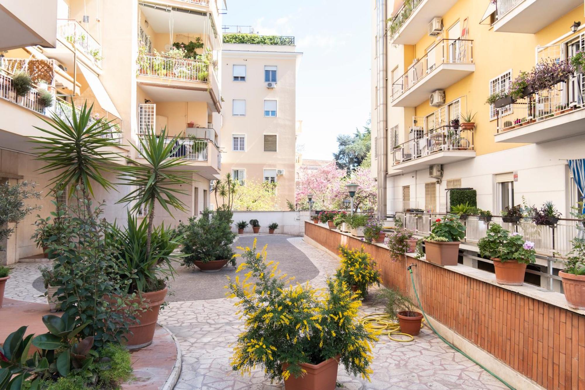 Appartement With Garden In Porta Latina Rome
